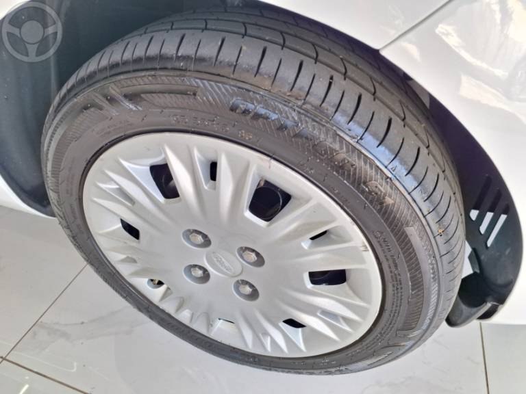 FORD - FIESTA 1.6 SE HATCH 16V FLEX 4P MANUAL - 2017/2017 - BRANCA - R$ 52.900,00
