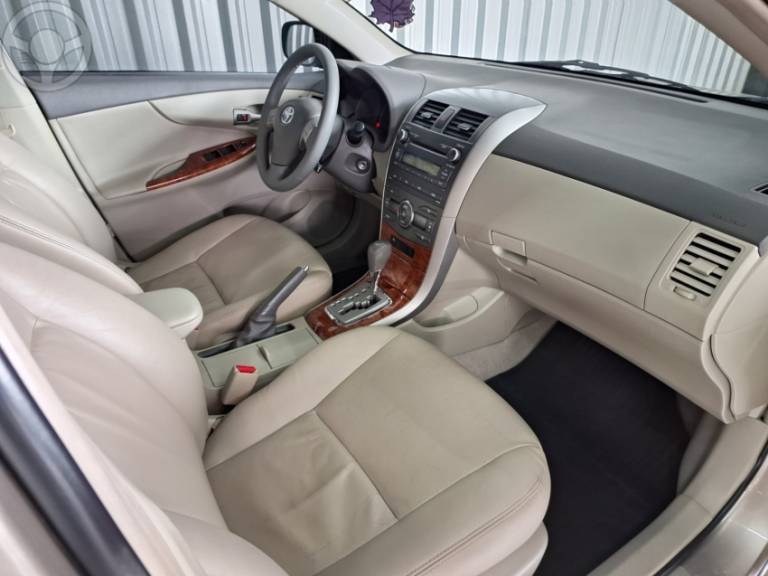TOYOTA - COROLLA 1.8 SE-G 16V FLEX 4P AUTOMÁTICO - 2008/2009 - BEGE - R$ 58.900,00