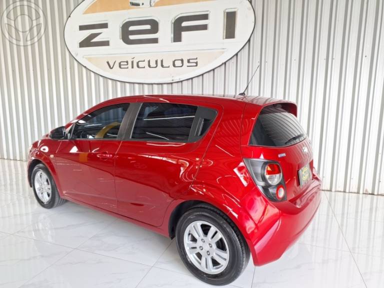 CHEVROLET - SONIC 1.6 LT 16V FLEX 4P MANUAL - 2012/2013 - VERMELHA - R$ 38.500,00