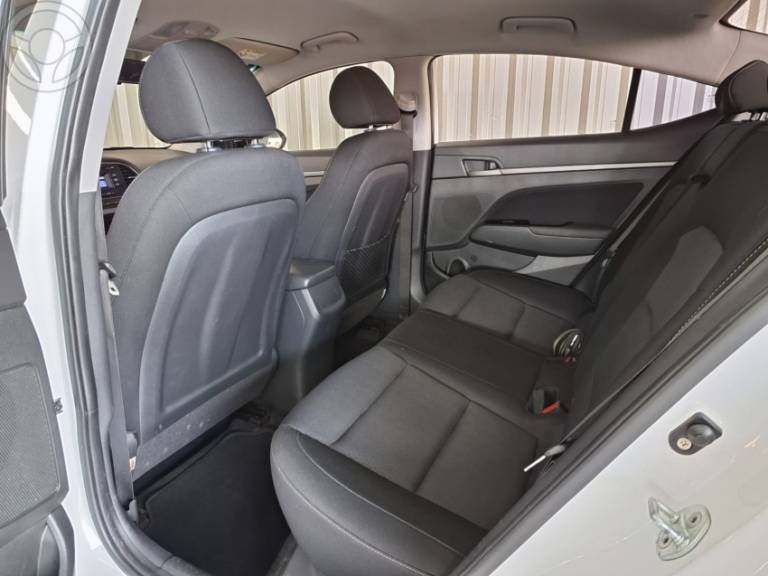 HYUNDAI - ELANTRA 2.0 16V FLEX 4P AUTOMÁTICO - 2016/2017 - BRANCA - R$ 79.900,00