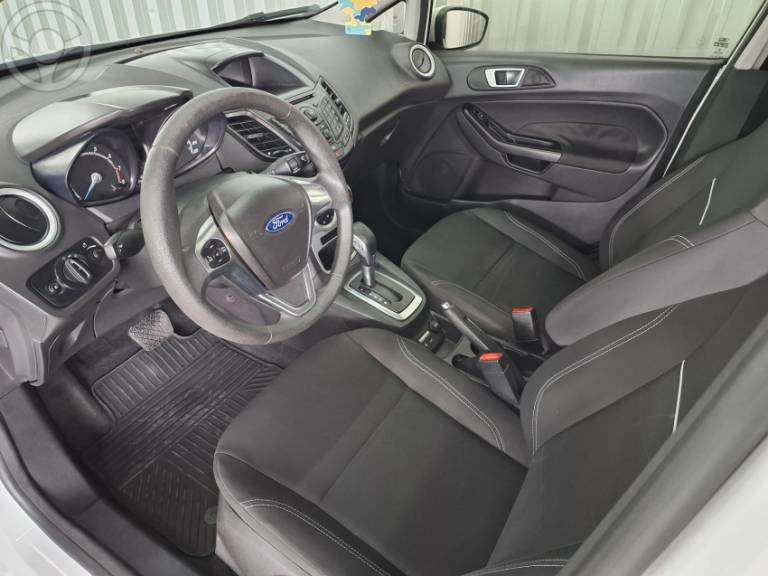 FORD - FIESTA 1.6 SE HATCH 16V FLEX 4P AUTOMÁTICO - 2015/2016 - BRANCA - R$ 51.900,00