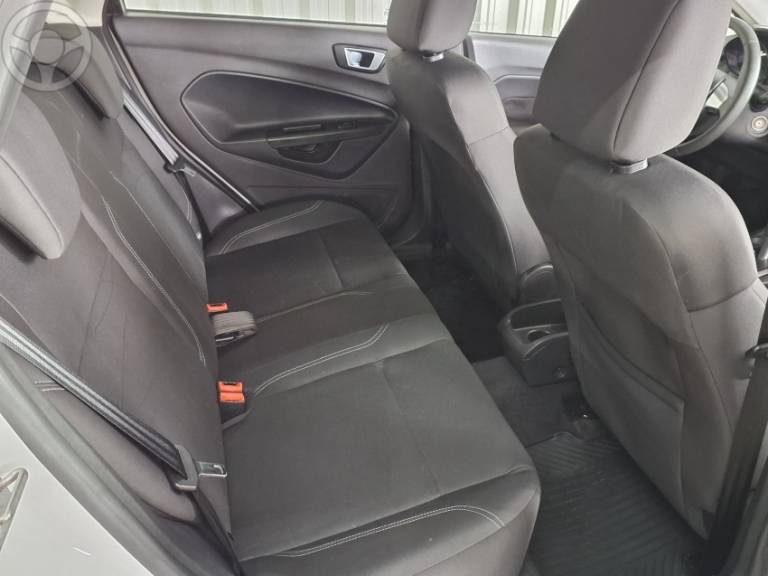 FORD - FIESTA 1.6 SE HATCH 16V FLEX 4P AUTOMÁTICO - 2015/2016 - BRANCA - R$ 51.900,00