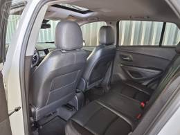 CHEVROLET - TRACKER 1.4 16V TURBO FLEX LTZ AUTOMÁTICO - 2016/2017 - BRANCA - R$ 85.900,00