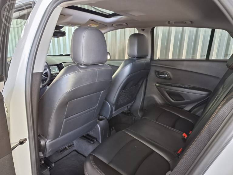CHEVROLET - TRACKER 1.4 16V TURBO FLEX LTZ AUTOMÁTICO - 2016/2017 - BRANCA - R$ 85.900,00