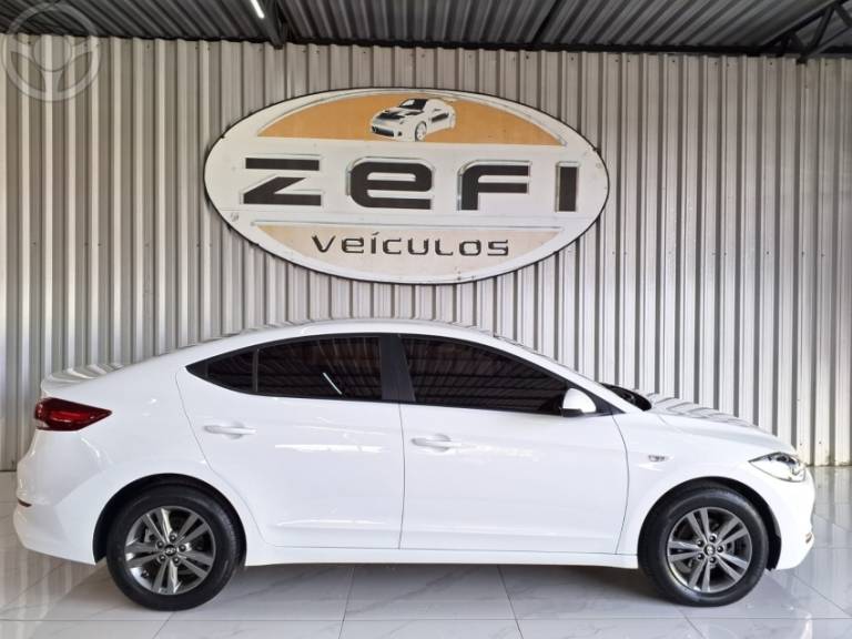 HYUNDAI - ELANTRA 2.0 16V FLEX 4P AUTOMÁTICO - 2016/2017 - BRANCA - R$ 79.900,00