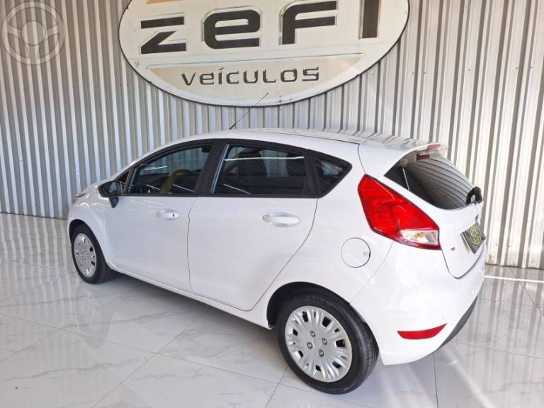 FORD - FIESTA 1.6 SE HATCH 16V FLEX 4P MANUAL - 2017/2017 - BRANCA - R$ 52.900,00