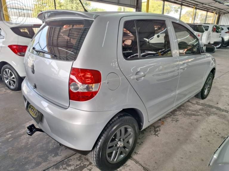 VOLKSWAGEN - FOX 1.0 MI 8V FLEX 4P MANUAL - 2009/2010 - PRATA - R$ 26.900,00
