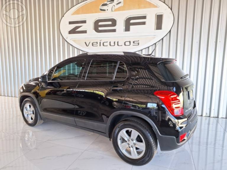 CHEVROLET - TRACKER 1.4 16V TURBO FLEX LT AUTOMÁTICO - 2018/2018 - PRETA - R$ 81.900,00