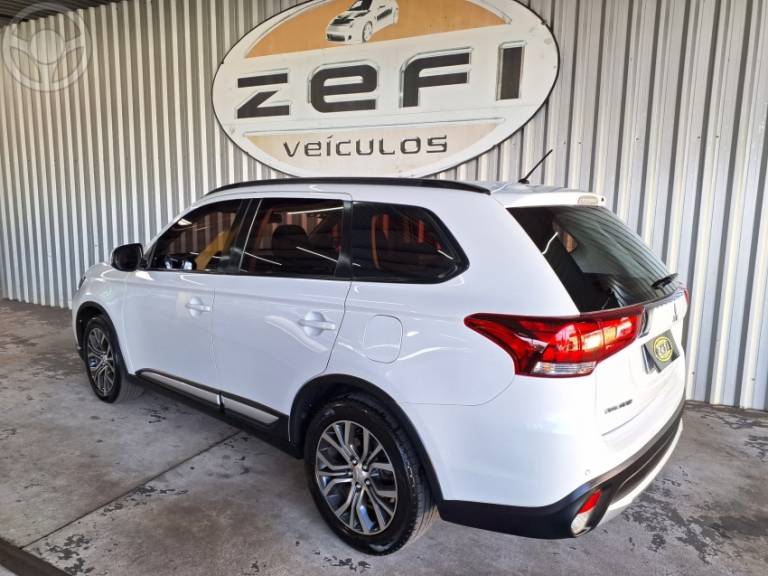 MITSUBISHI - OUTLANDER 2.0 16V 4P AUTOMÁTICO - 2015/2016 - BRANCA - R$ 88.900,00