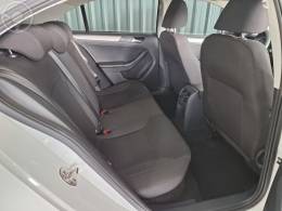VOLKSWAGEN - JETTA 2.0 TRENDLINE FLEX 4P TIPTRONIC - 2014/2015 - BRANCA - R$ 64.900,00