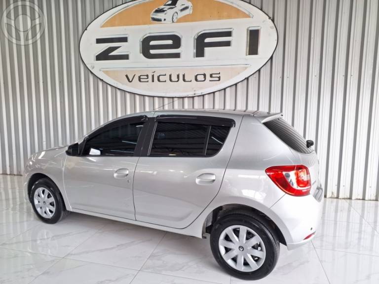 RENAULT - SANDERO 1.6 EXPRESSION 8V FLEX 4P MANUAL - 2015/2015 - PRATA - R$ 38.900,00