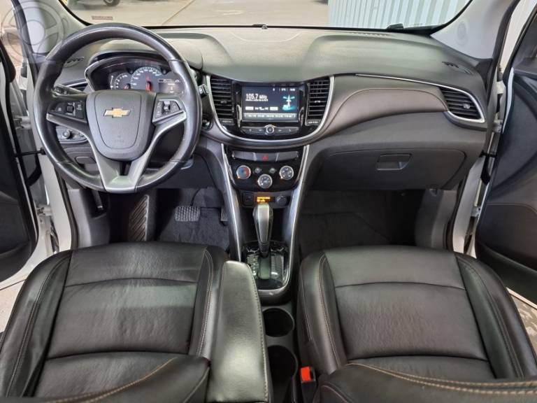 CHEVROLET - TRACKER 1.4 16V TURBO FLEX LTZ AUTOMÁTICO - 2016/2017 - BRANCA - R$ 85.900,00