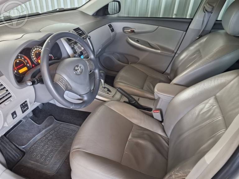 TOYOTA - COROLLA 2.0 XEI 16V FLEX 4P AUTOMÁTICO - 2010/2011 - PRATA - R$ 59.900,00