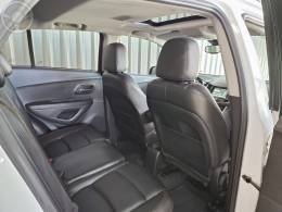 CHEVROLET - TRACKER 1.4 16V TURBO FLEX LTZ AUTOMÁTICO - 2016/2017 - BRANCA - R$ 85.900,00