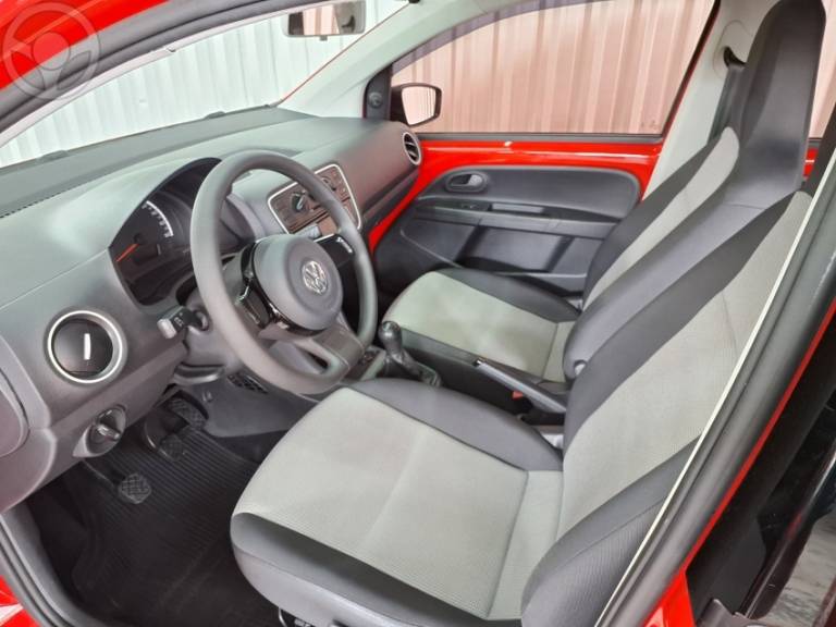 VOLKSWAGEN - UP 1.0 MPI TAKE UP 12V FLEX 4P MANUAL - 2016/2017 - VERMELHA - R$ 45.900,00