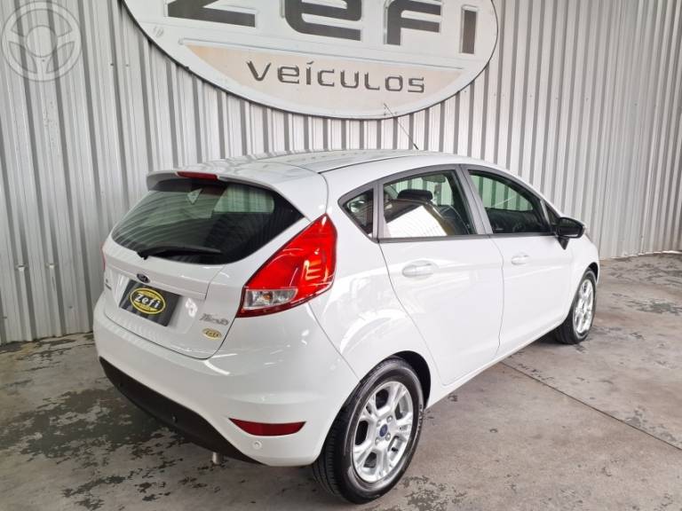 FORD - FIESTA 1.6 SE HATCH 16V FLEX 4P AUTOMÁTICO - 2015/2016 - BRANCA - R$ 51.900,00
