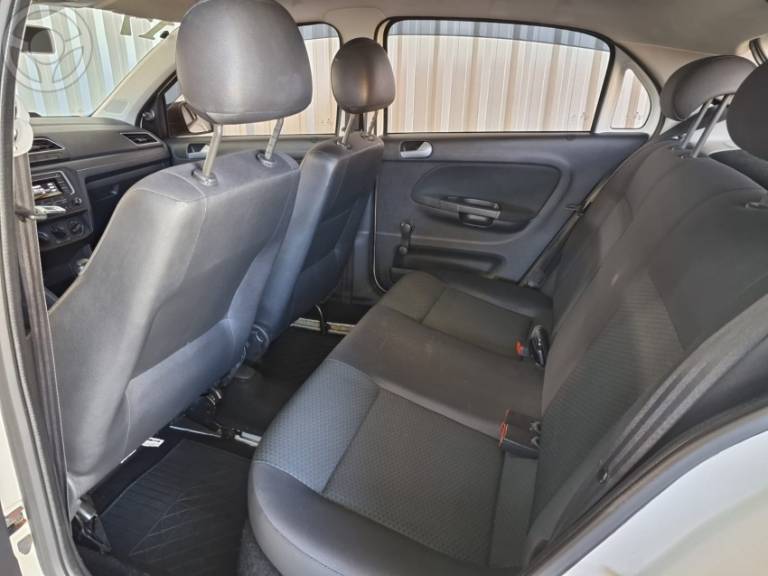 VOLKSWAGEN - GOL 1.0 12V MPI TOTALFLEX TRENDLINE 4P MANUAL - 2016/2017 - BRANCA - R$ 42.900,00