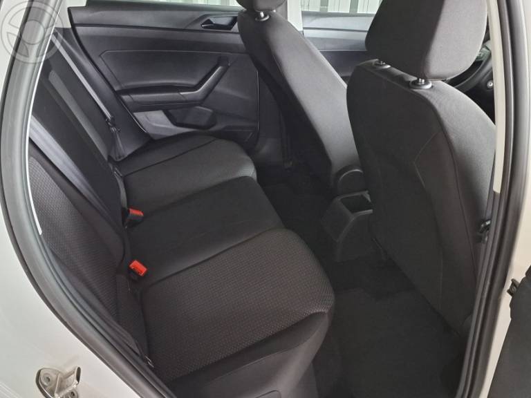 VOLKSWAGEN - POLO 1.0MPI TOTAL FLEX MANUAL - 2020/2021 - BRANCA - R$ 69.900,00