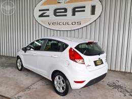 FORD - FIESTA 1.6 SE HATCH 16V FLEX 4P AUTOMÁTICO - 2015/2016 - BRANCA - R$ 51.900,00