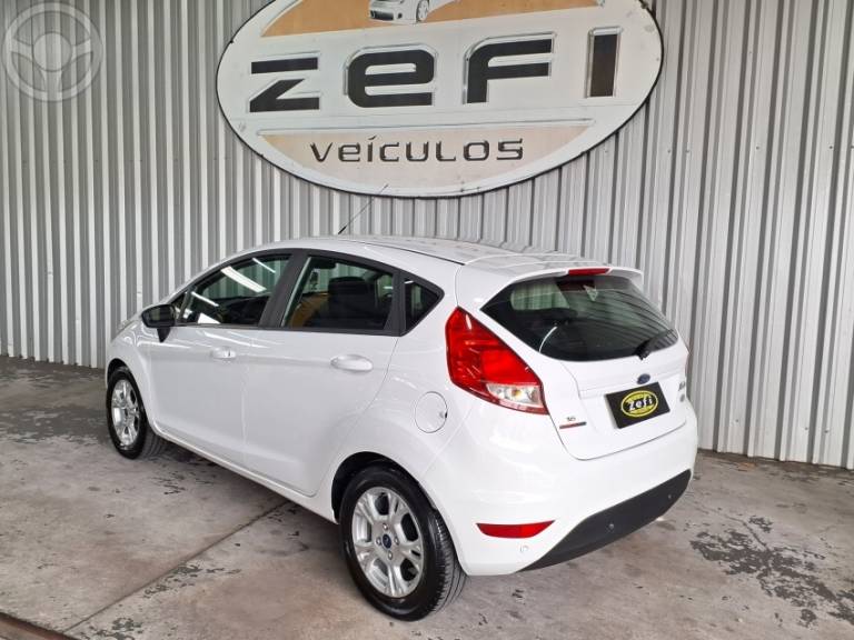 FORD - FIESTA 1.6 SE HATCH 16V FLEX 4P AUTOMÁTICO - 2015/2016 - BRANCA - R$ 51.900,00