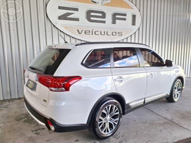 MITSUBISHI - OUTLANDER 2.0 16V 4P AUTOMÁTICO - 2015/2016 - BRANCA - R$ 88.900,00