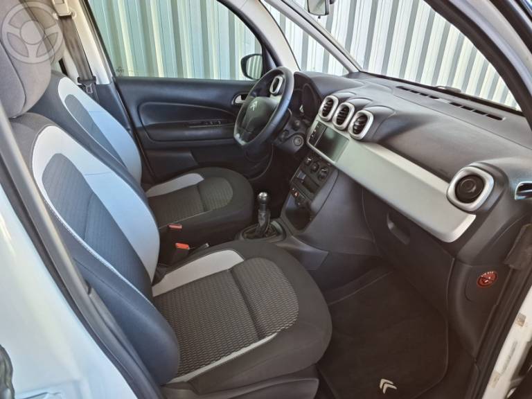 CITROËN - AIRCROSS 1.6 LIVE 16V FLEX 4P MANUAL - 2017/2018 - BRANCA - R$ 55.900,00