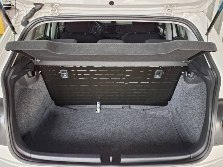 VOLKSWAGEN - POLO 1.0MPI TOTAL FLEX MANUAL - 2020/2021 - BRANCA - R$ 69.900,00