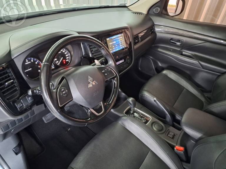MITSUBISHI - OUTLANDER 2.0 16V 4P AUTOMÁTICO - 2015/2016 - BRANCA - R$ 88.900,00