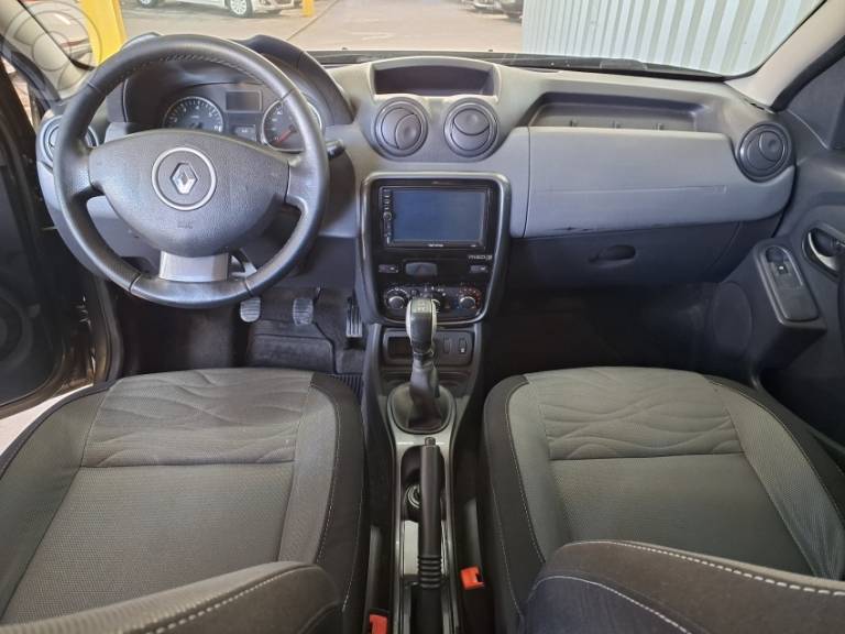 RENAULT - DUSTER 1.6 DYNAMIQUE 4X2 16V FLEX 4P MANUAL - 2013/2014 - VERDE - R$ 53.900,00