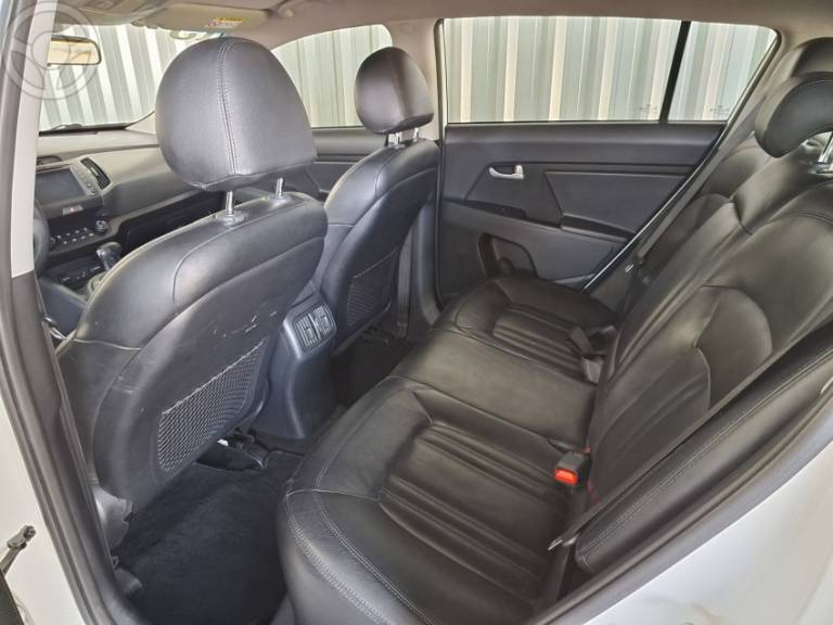KIA MOTORS - SPORTAGE 2.0 LX 4X2 16V FLEX 4P AUTOMÁTICO - 2015/2015 - BRANCA - R$ 78.900,00