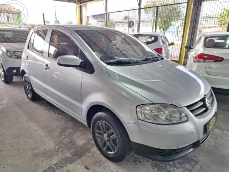 VOLKSWAGEN - FOX 1.0 MI 8V FLEX 4P MANUAL - 2009/2010 - PRATA - R$ 26.900,00