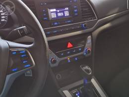 HYUNDAI - ELANTRA 2.0 16V FLEX 4P AUTOMÁTICO - 2016/2017 - BRANCA - R$ 79.900,00