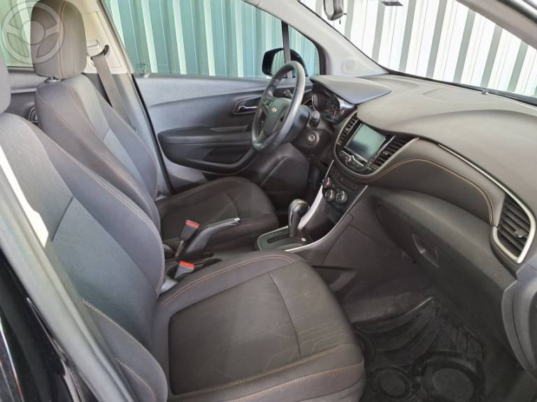 CHEVROLET - TRACKER 1.4 16V TURBO FLEX LT AUTOMÁTICO - 2018/2018 - PRETA - R$ 81.900,00